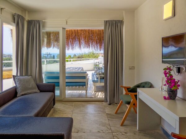 Deniz Manzaralı Deluxe Oda